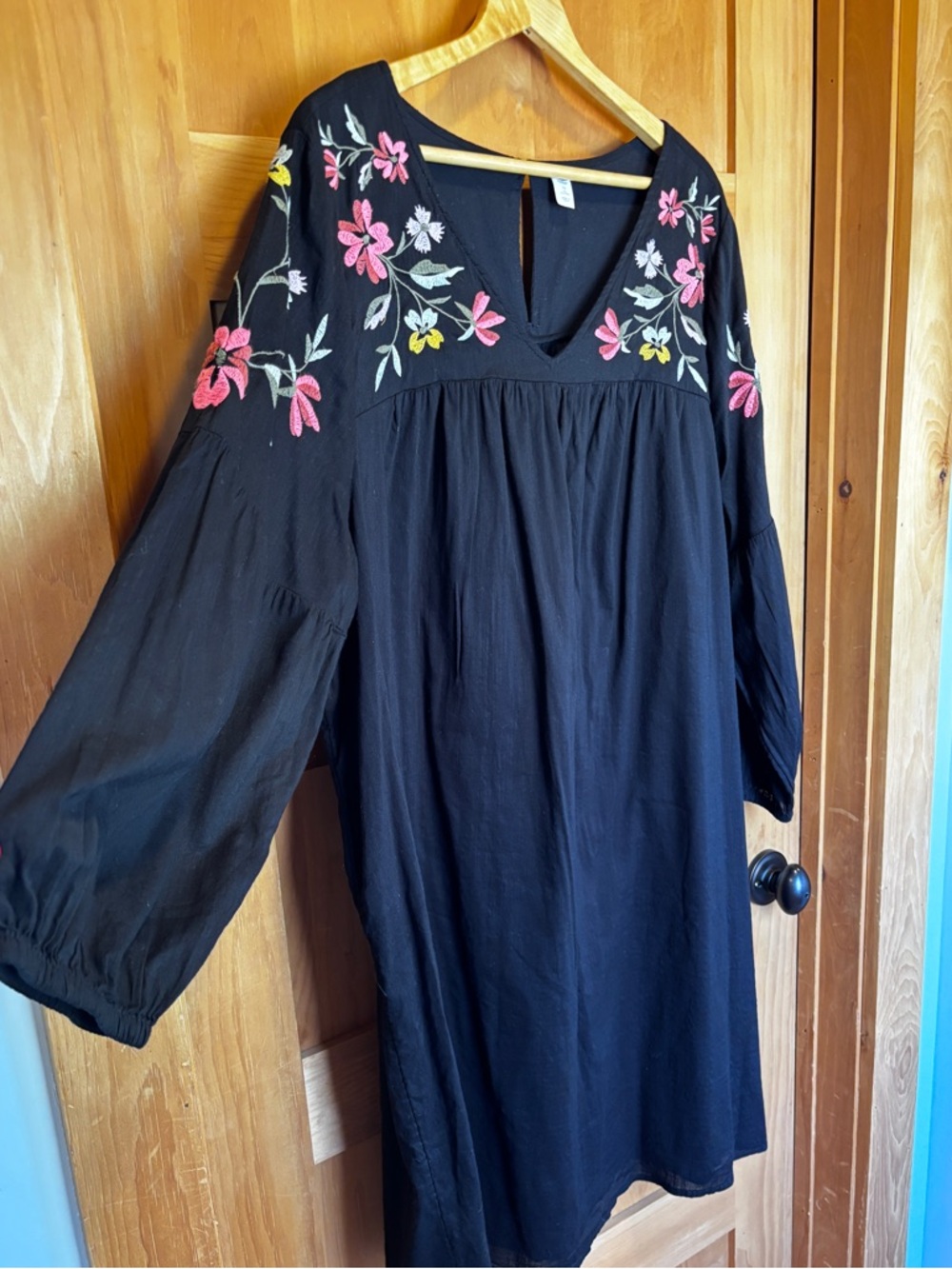 Old Navy Boho Floral Embroidered Dress V Neck